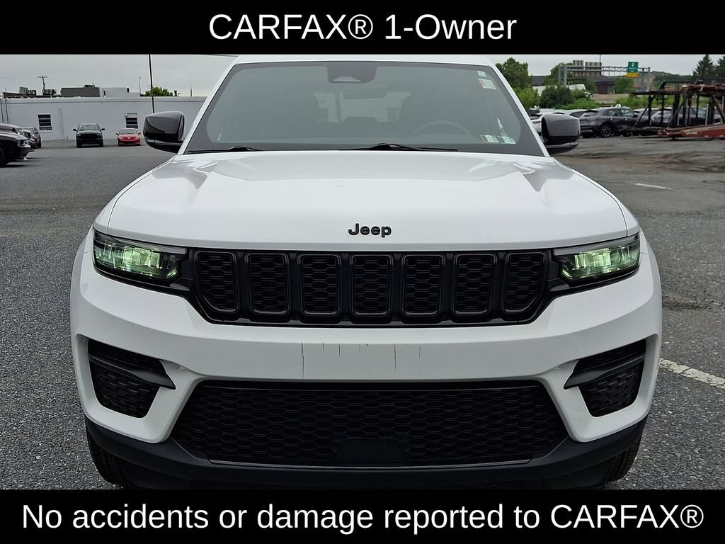 Used 2025 Jeep Grand Cherokee Altitude AWD/4WD image 2