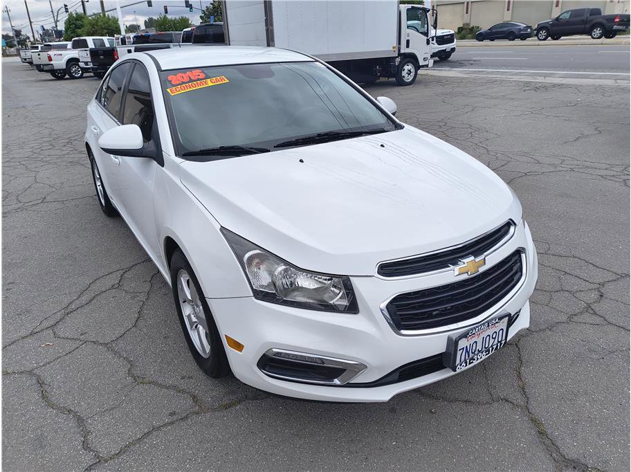 Used 2015 Chevrolet Cruze LT FWD image 2