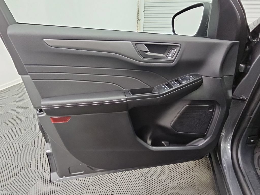 Used 2025 Ford Escape Active w/ Tech Pack #1 FWD image 27