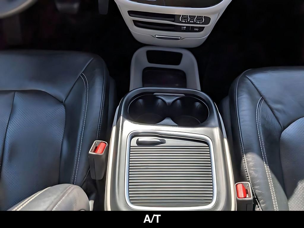 Used 2022 Chrysler Pacifica Touring-L FWD image 18