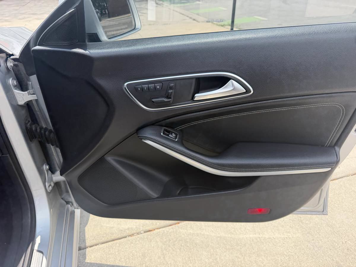 Used 2014 Mercedes-Benz CLA 250 image 22