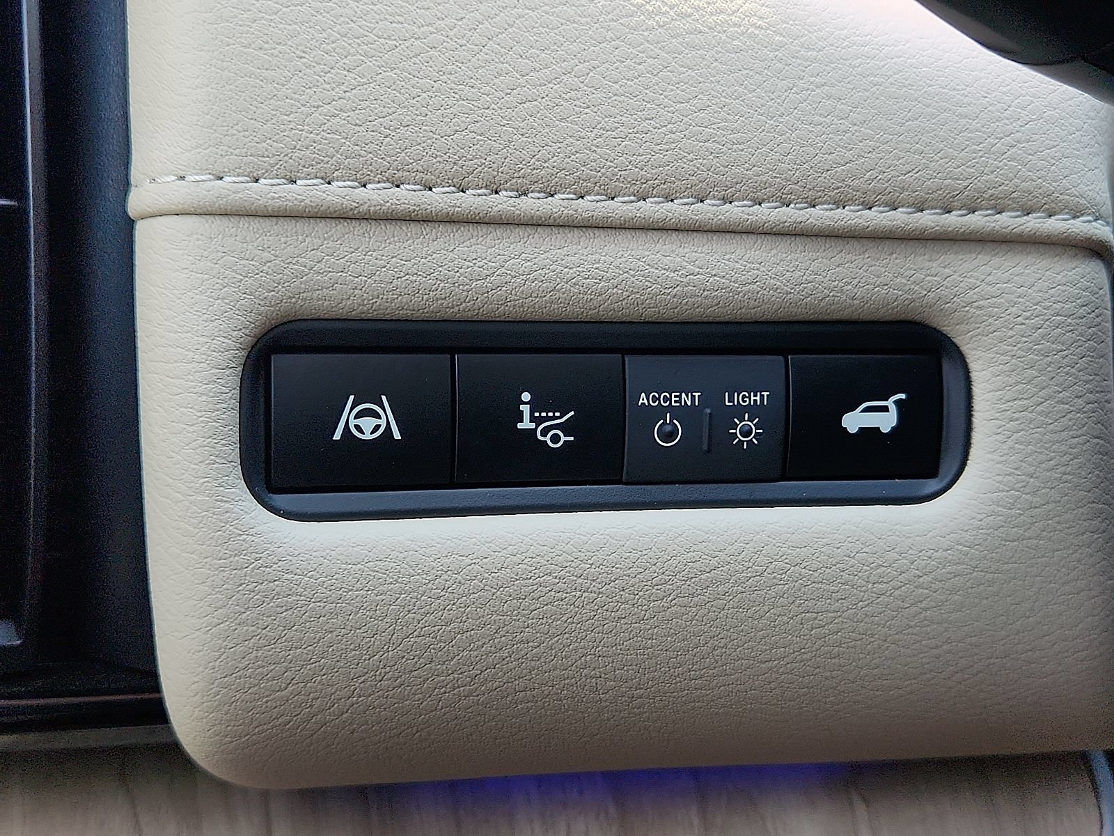 Used 2025 Nissan Armada Platinum w/ Convenience Package RWD image 23