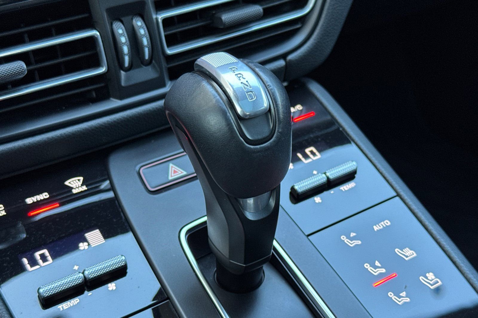 Used 2024 Porsche Macan AWD/4WD image 24