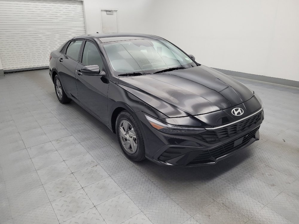 Used 2025 Hyundai Elantra SE FWD image 13