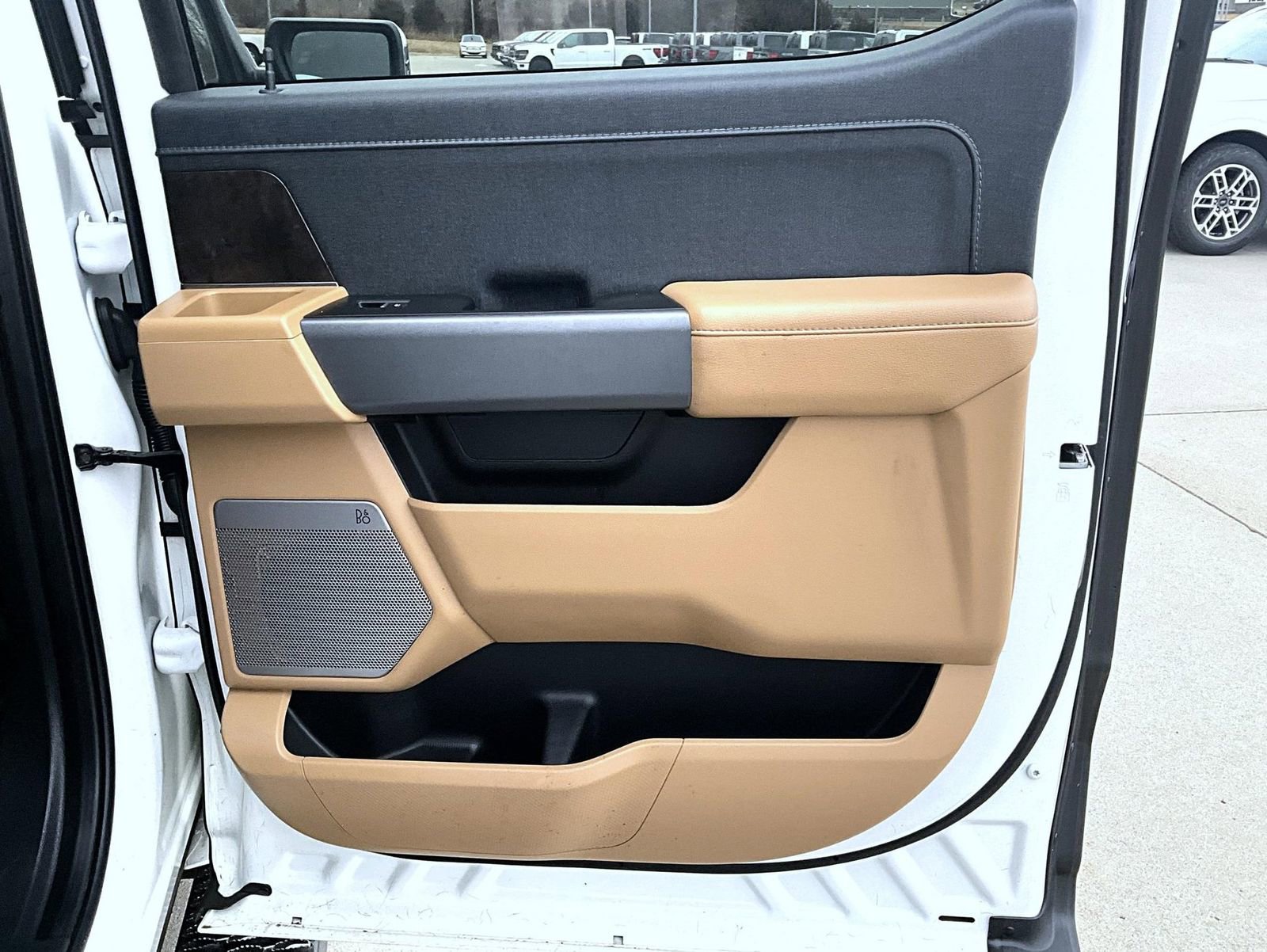 Used 2023 Ford F150 Lariat w/ Trailer Tow Package image 19