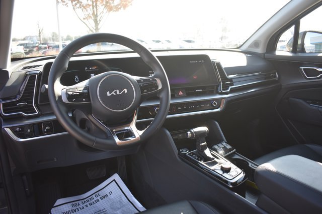 Used 2025 Kia Sportage EX image 18