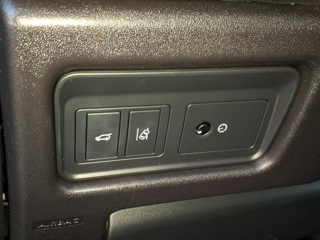 Used 2017 Land Rover Discovery Sport HSE image 18