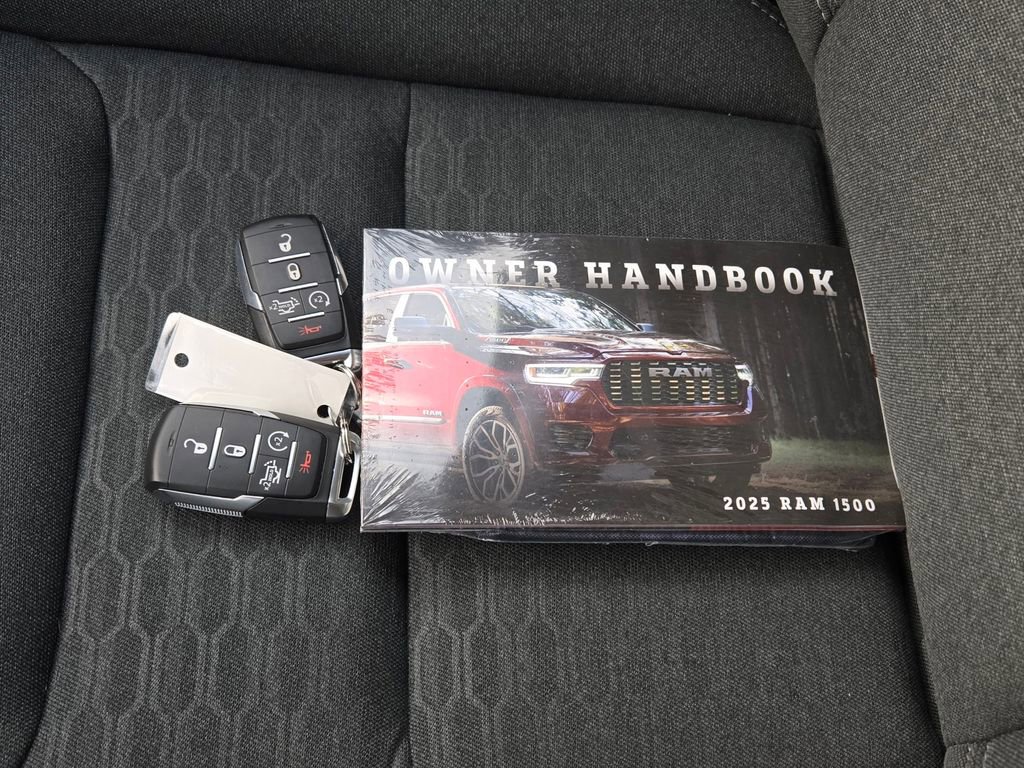 Used 2025 RAM 1500 Big Horn AWD/4WD image 13