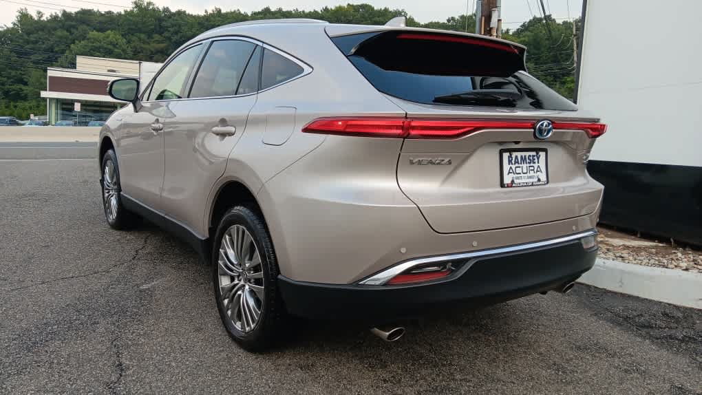 Used 2021 Toyota Venza XLE w/ Softex Package AWD/4WD image 3