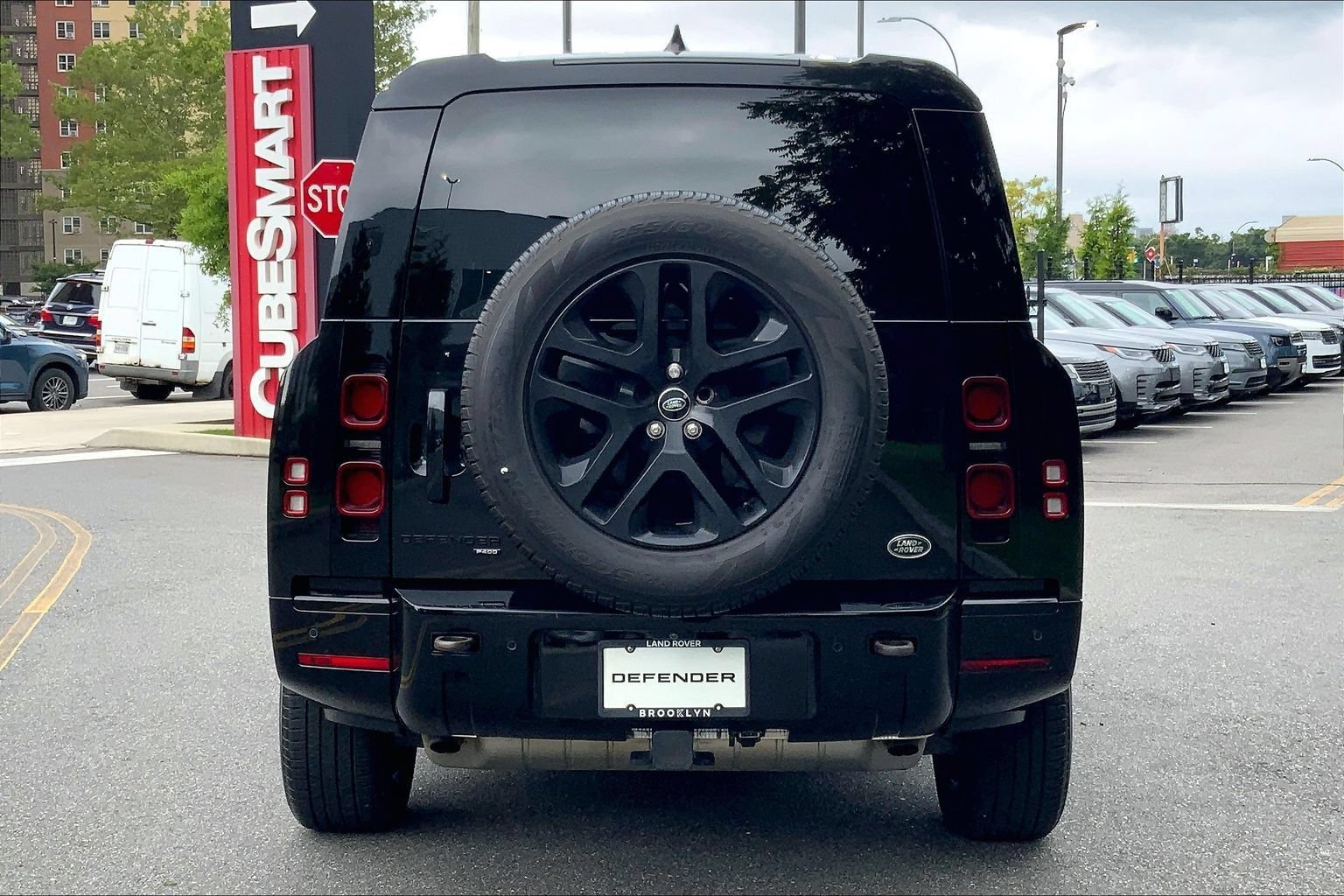 Used 2023 Land Rover Defender 130 X-Dynamic SE AWD/4WD image 4