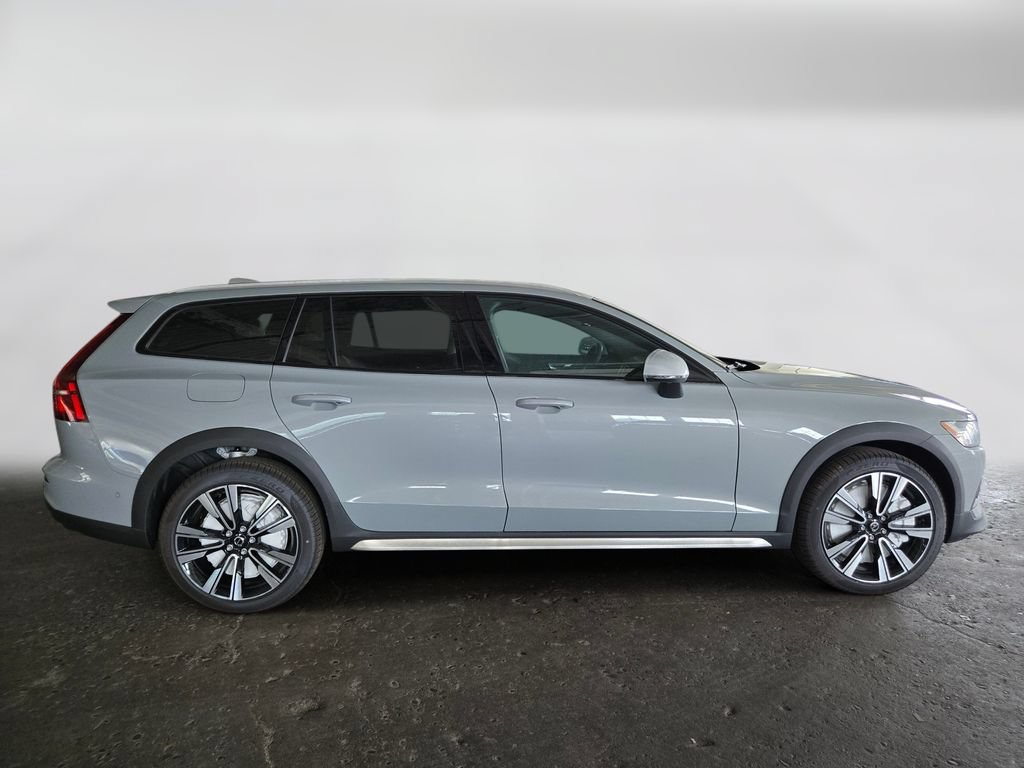 New 2026 Volvo V60 B5 Cross Country Ultra w/ Climate Package AWD/4WD image 6