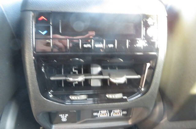 New 2025 Jeep Grand Cherokee L Laredo w/ Luxury Tech Group I image 14