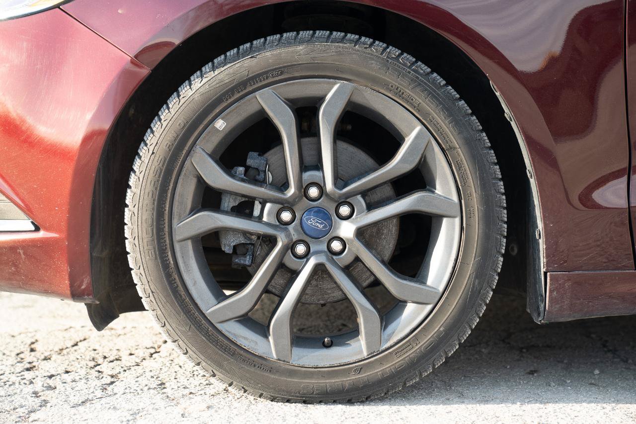 Used 2018 Ford Fusion SE w/ Equipment Group 201A FWD image 9