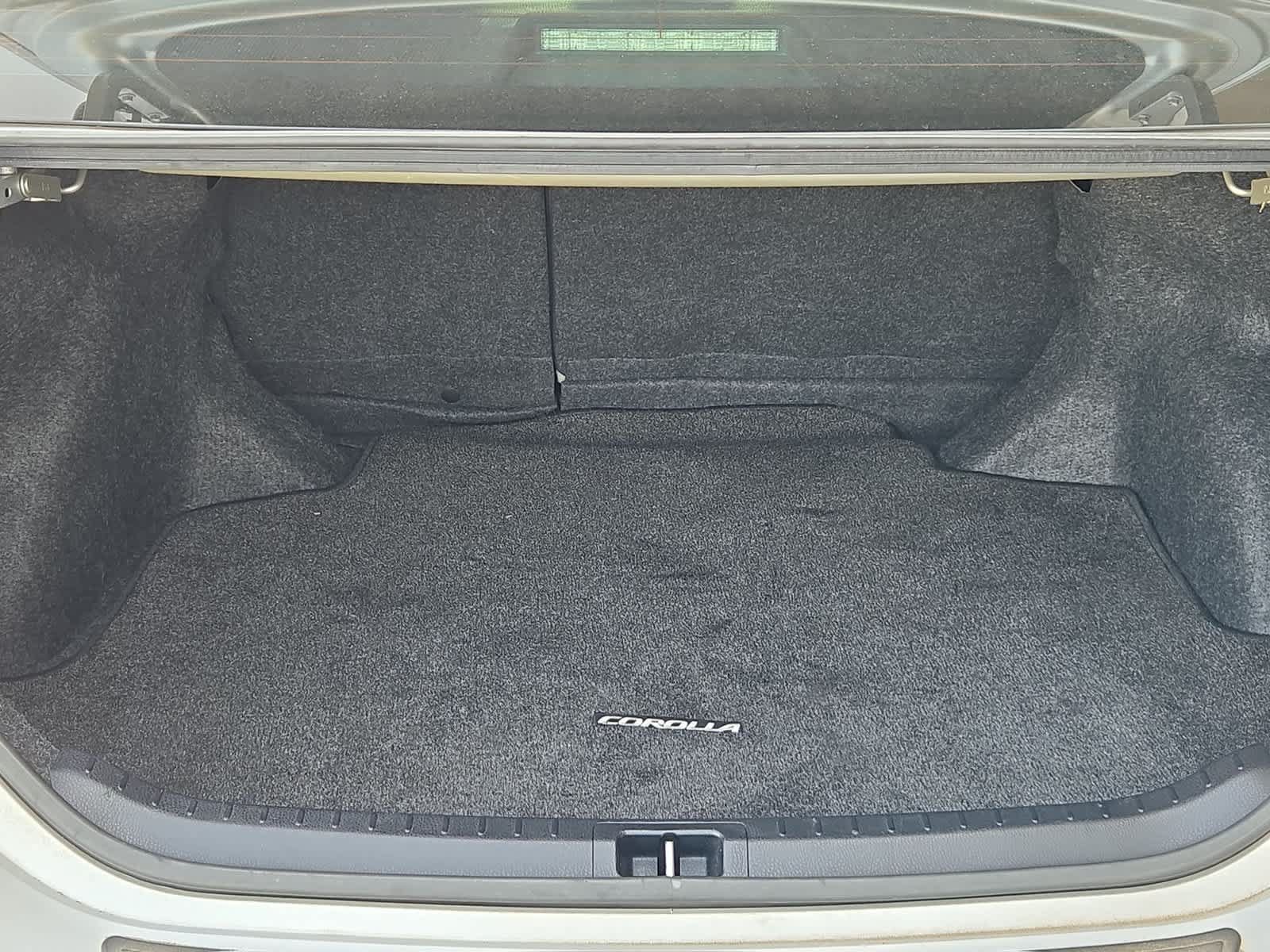 Used 2019 Toyota Corolla LE w/ Carpet Mat Package (TMS) FWD image 33