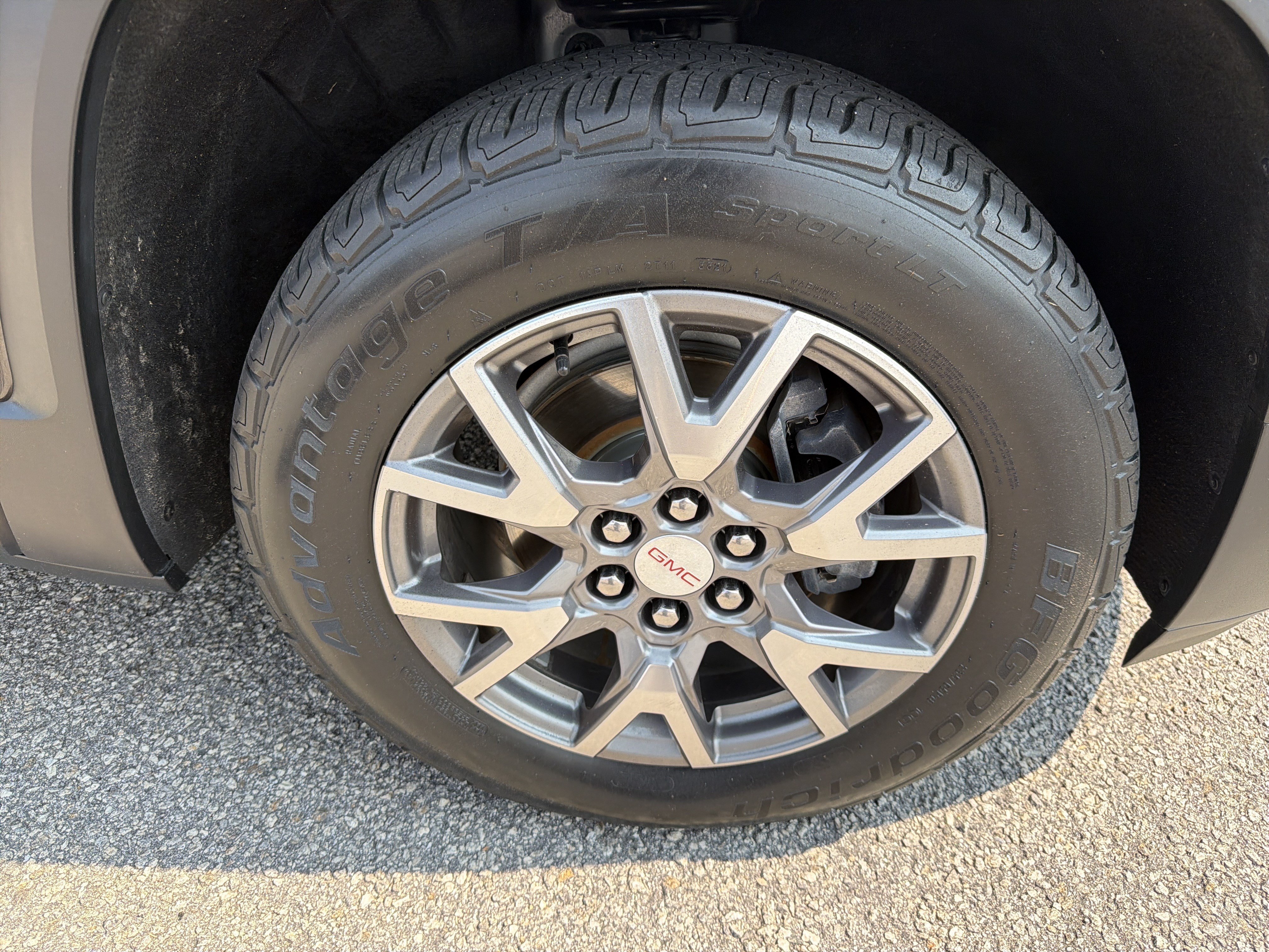Certified 2020 GMC Acadia SLT w/ LPO, Floor Liner Package FWD image 13