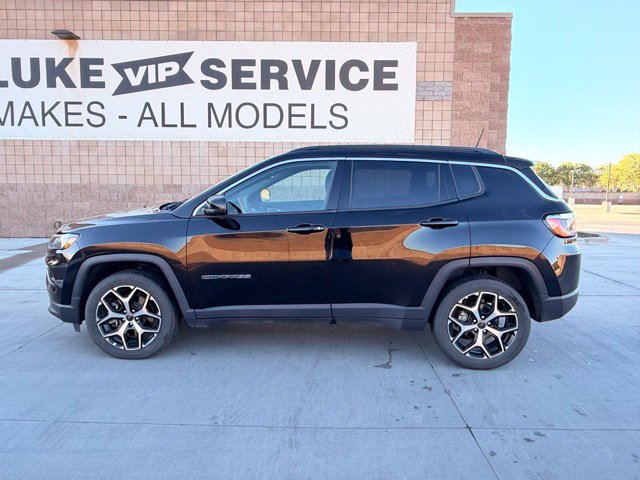 Used 2025 Jeep Compass Limited AWD/4WD image 11