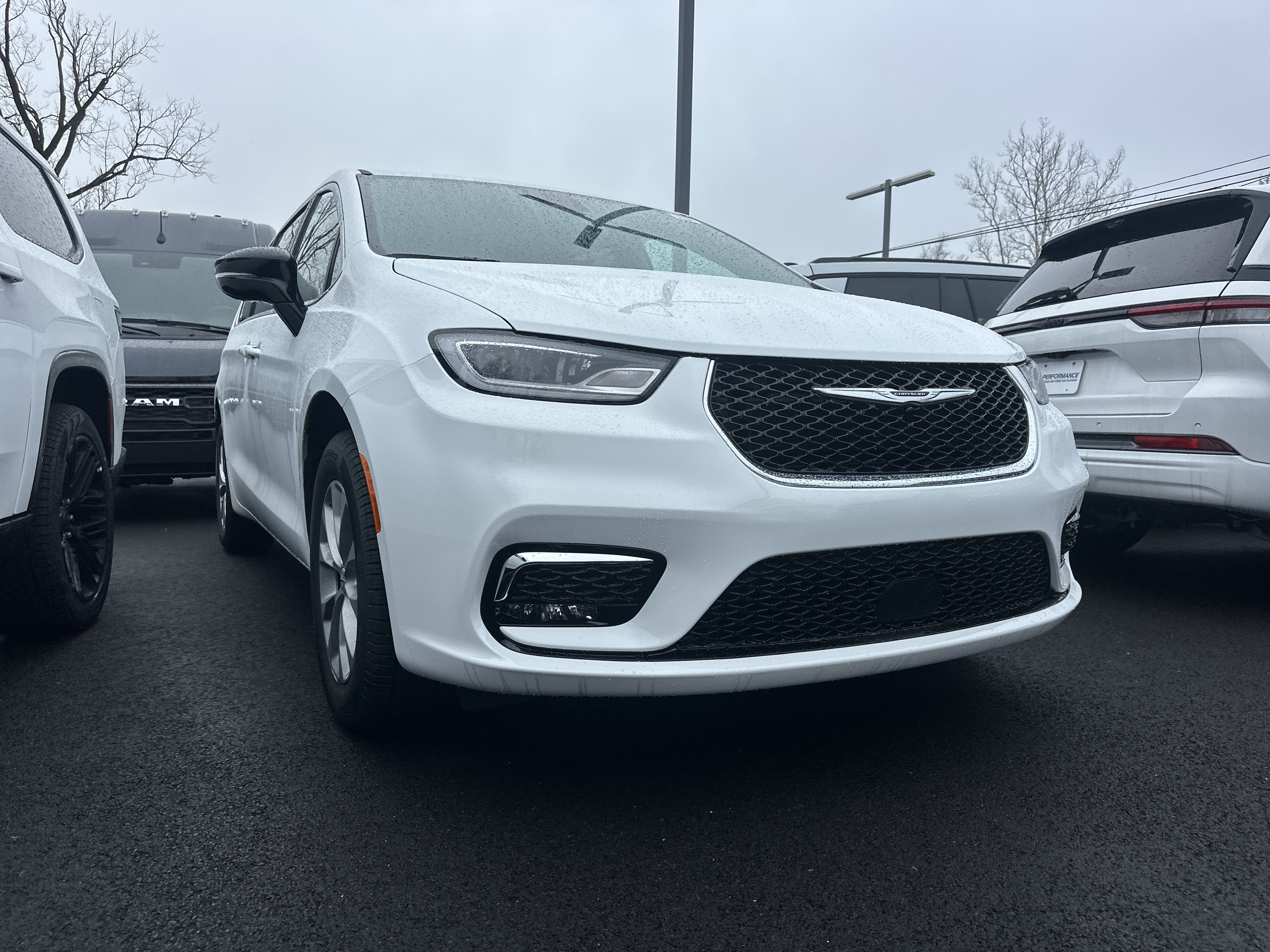 New 2026 Chrysler Pacifica Select AWD/4WD image 18