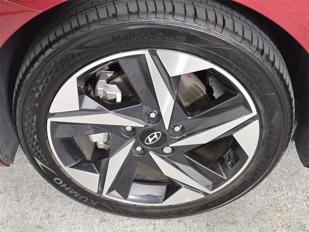 Used 2023 Hyundai Elantra Limited image 11