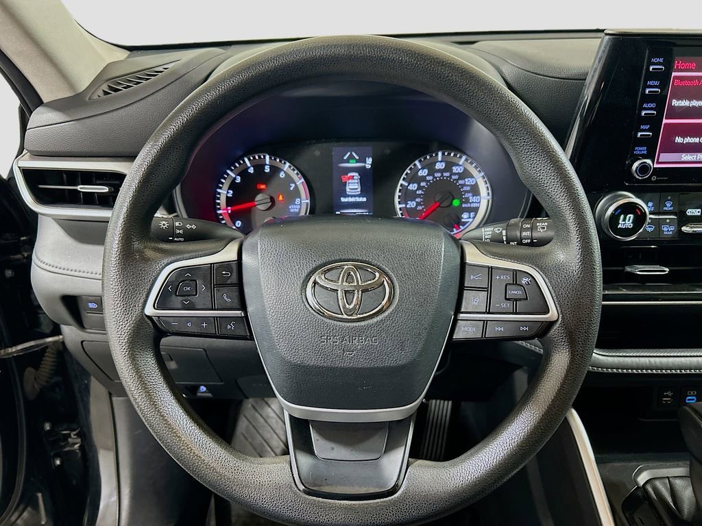 Used 2022 Toyota Highlander L FWD image 9