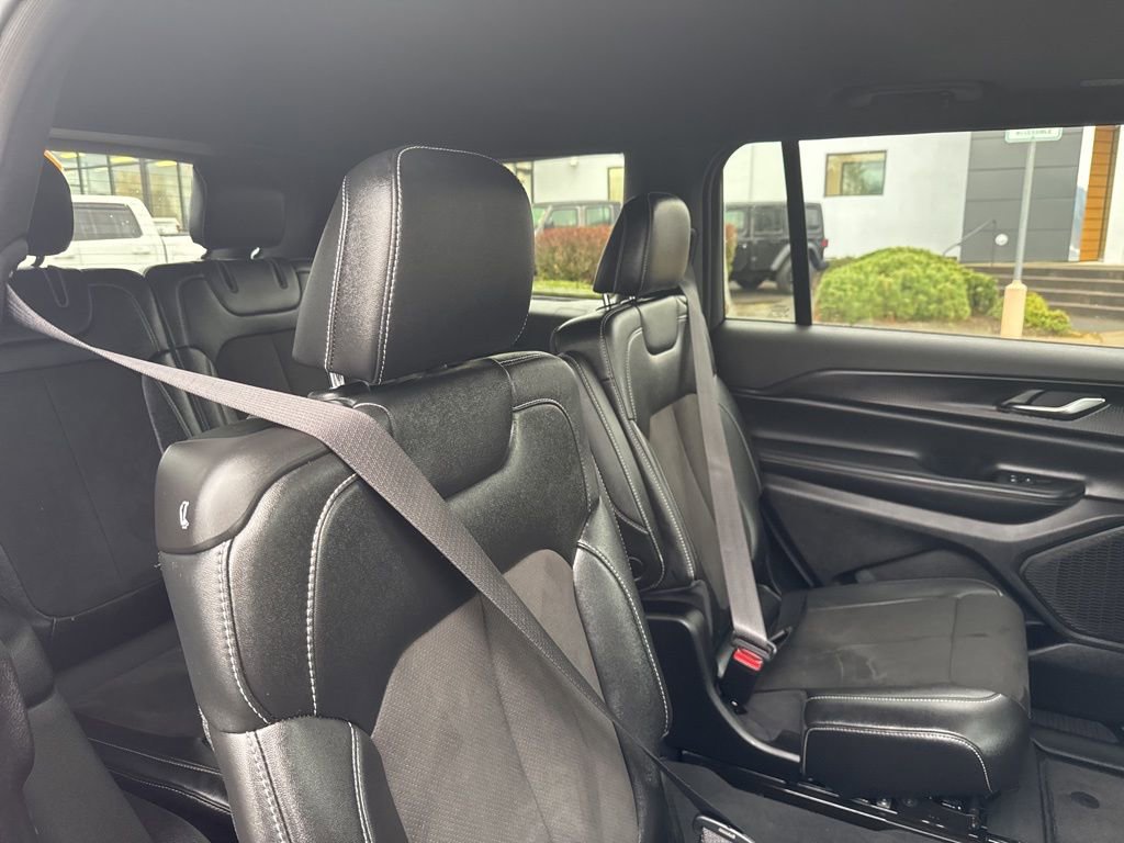 Used 2024 Jeep Grand Cherokee L Altitude image 29