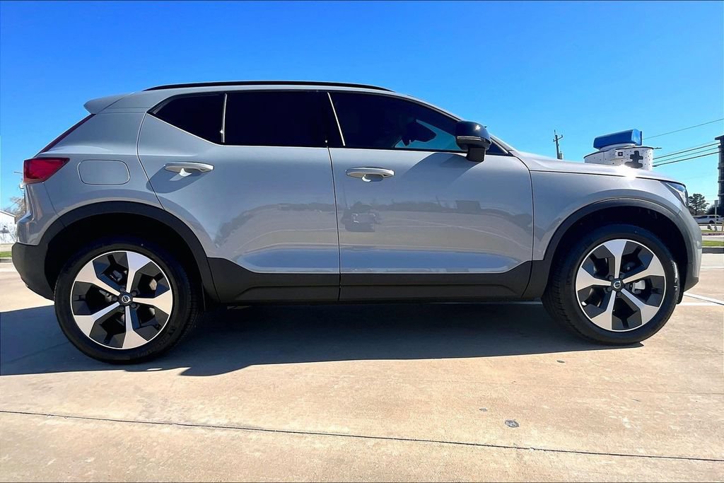 Used 2026 Volvo XC40 B4 Core FWD image 22