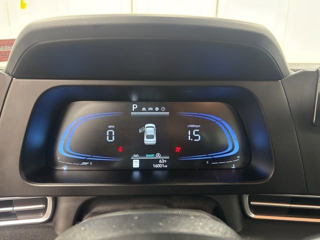 Used 2025 Hyundai Elantra SE image 23