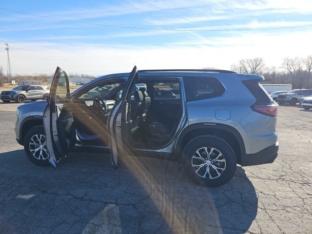 New 2026 GMC Acadia AT4 w/ LPO, Floor Liner Package AWD/4WD image 15