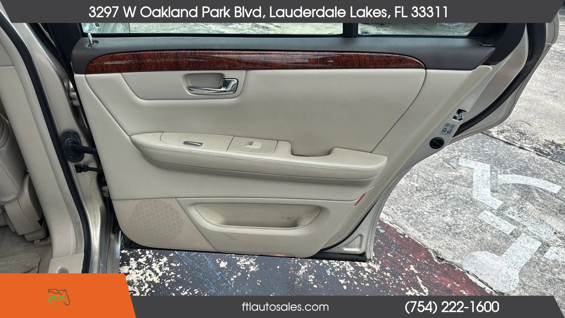 Used 2007 Cadillac DTS w/ Trunk Convenience Package image 44