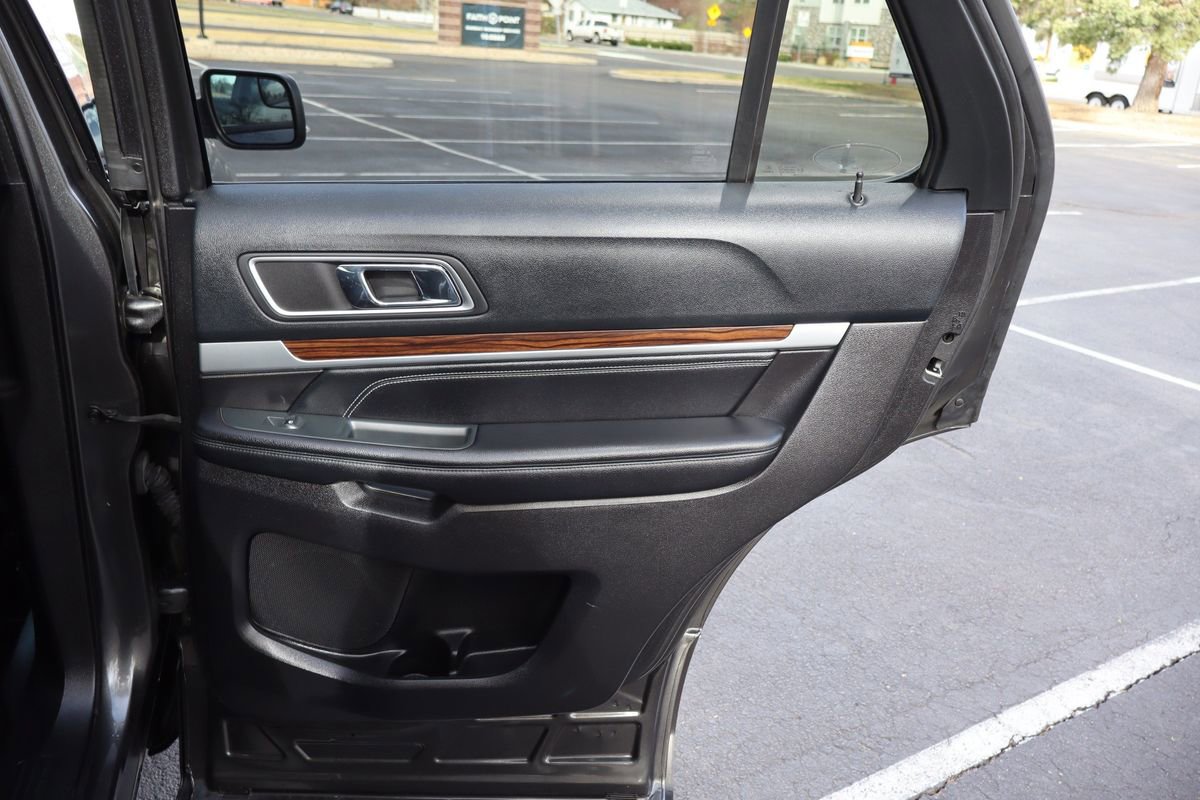 Used 2016 Ford Explorer Limited image 27