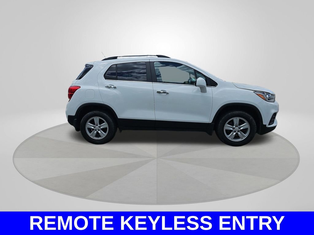 Used 2017 Chevrolet Trax LT w/ LT Convenience Package AWD/4WD image 5