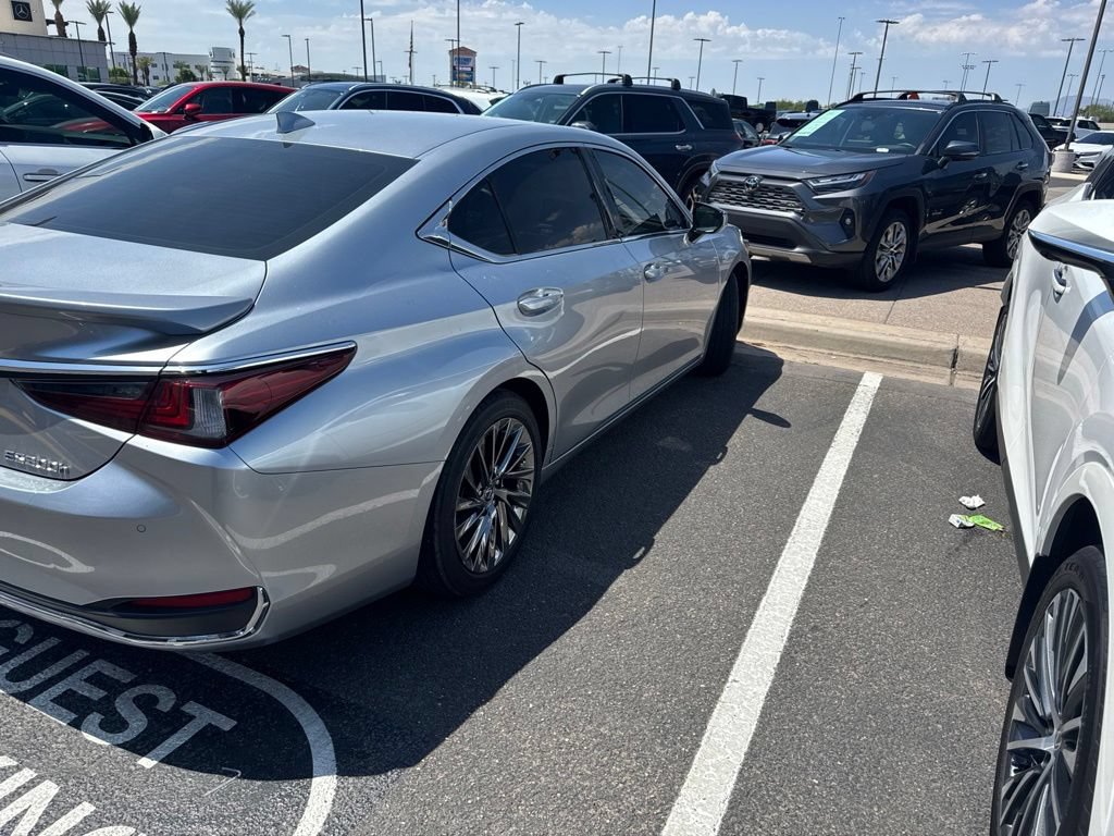Used 2024 Lexus ES 300h w/ Accessory Package (Z1) FWD image 4