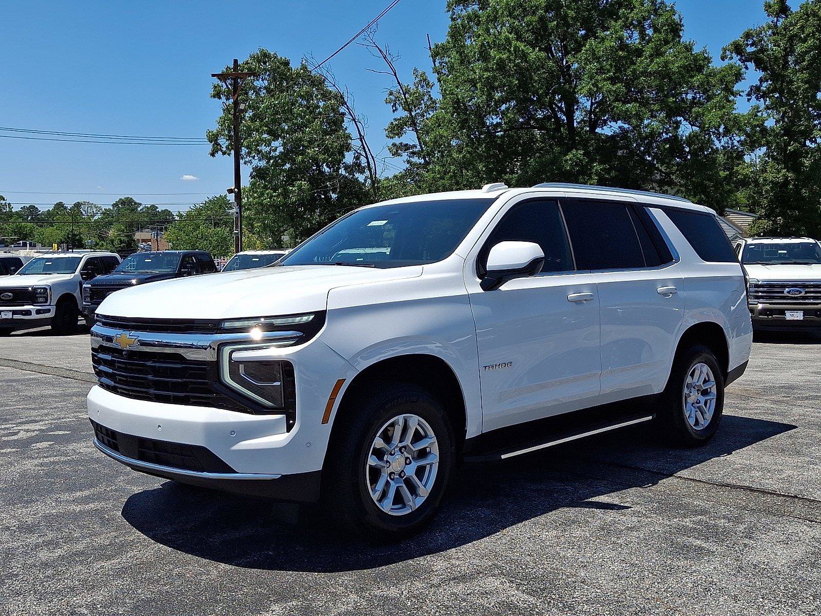 Used 2025 Chevrolet Tahoe LS AWD/4WD image 3
