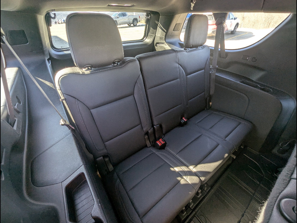 Used 2022 Chevrolet Suburban Z71 w/ Luxury Package AWD/4WD image 23