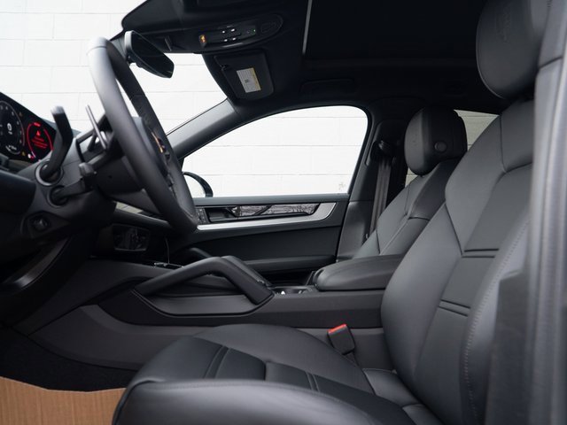 New 2026 Porsche Cayenne Coupe image 17