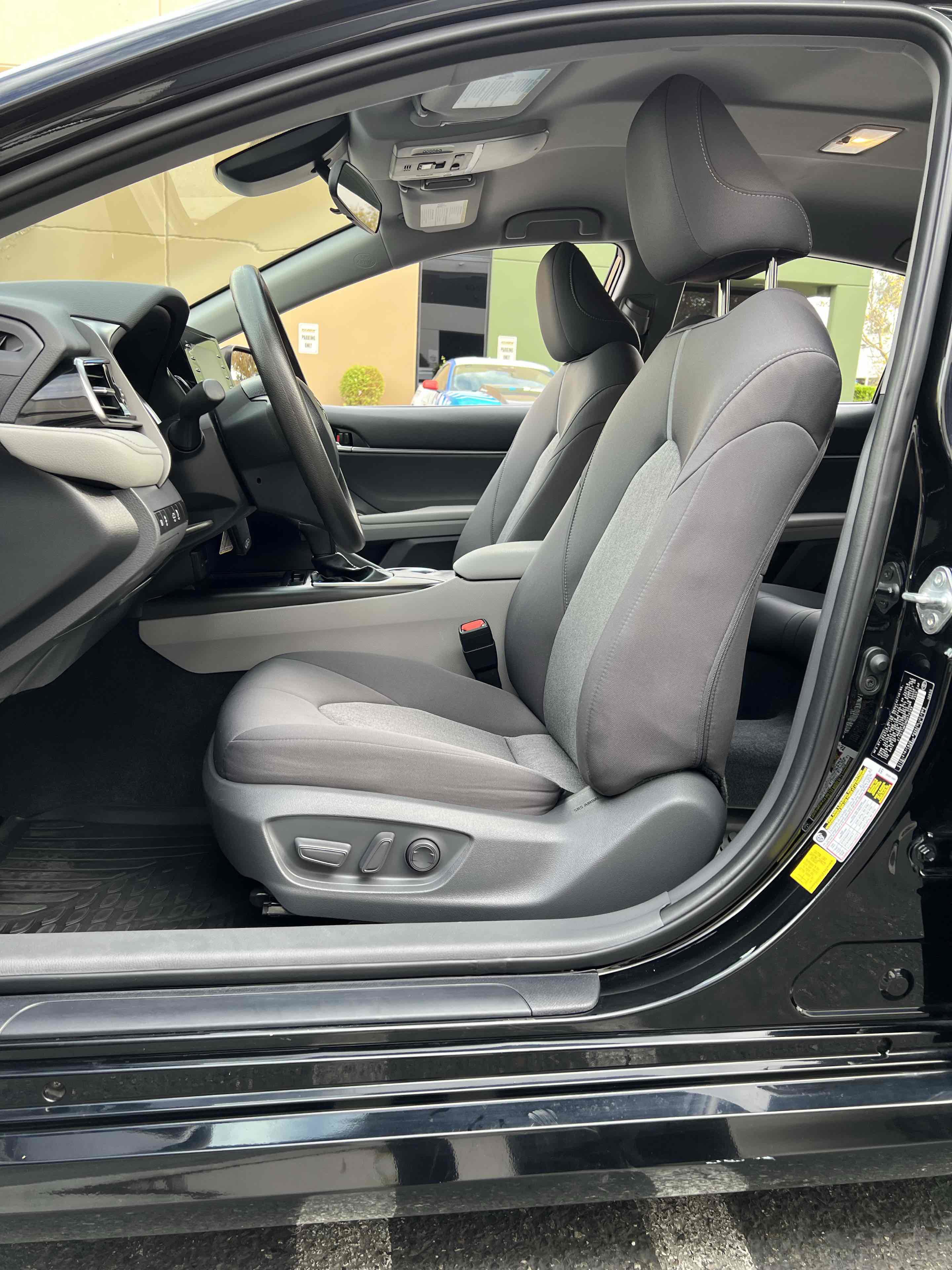 Used 2021 Toyota Camry LE image 38