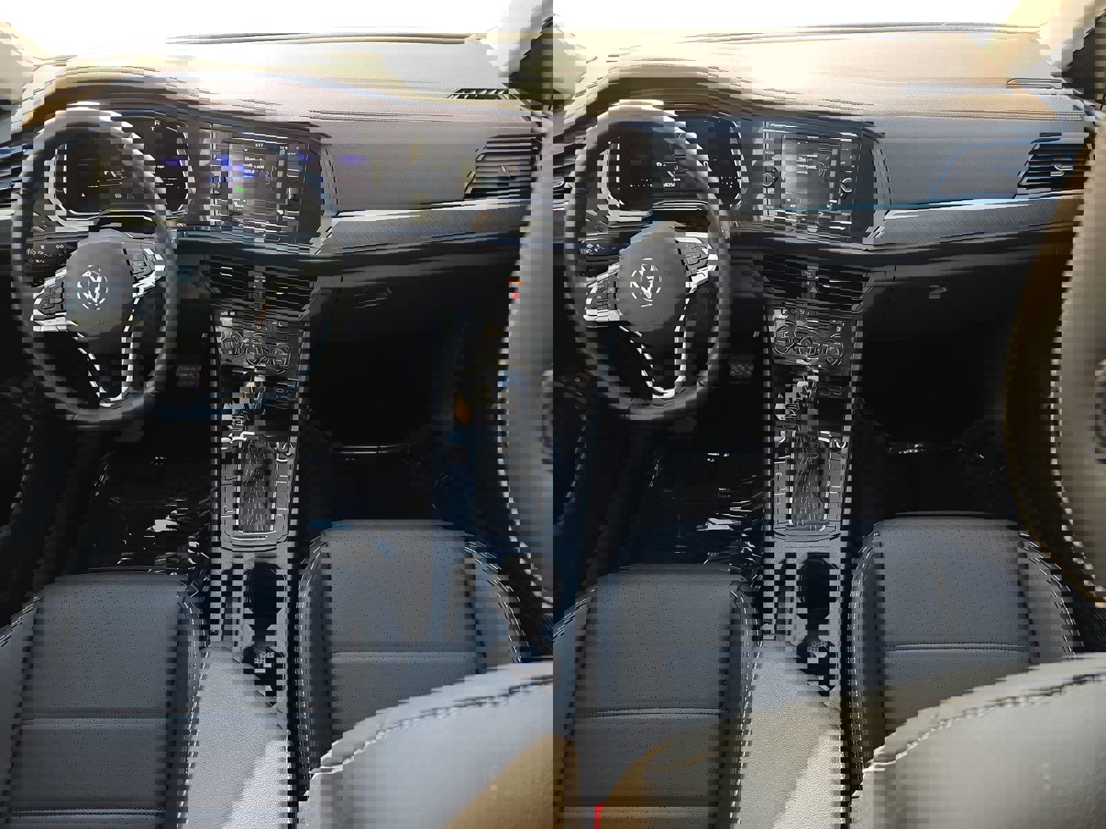 Used 2022 Volkswagen Jetta SE w/ Panoramic Sunroof Package image 9