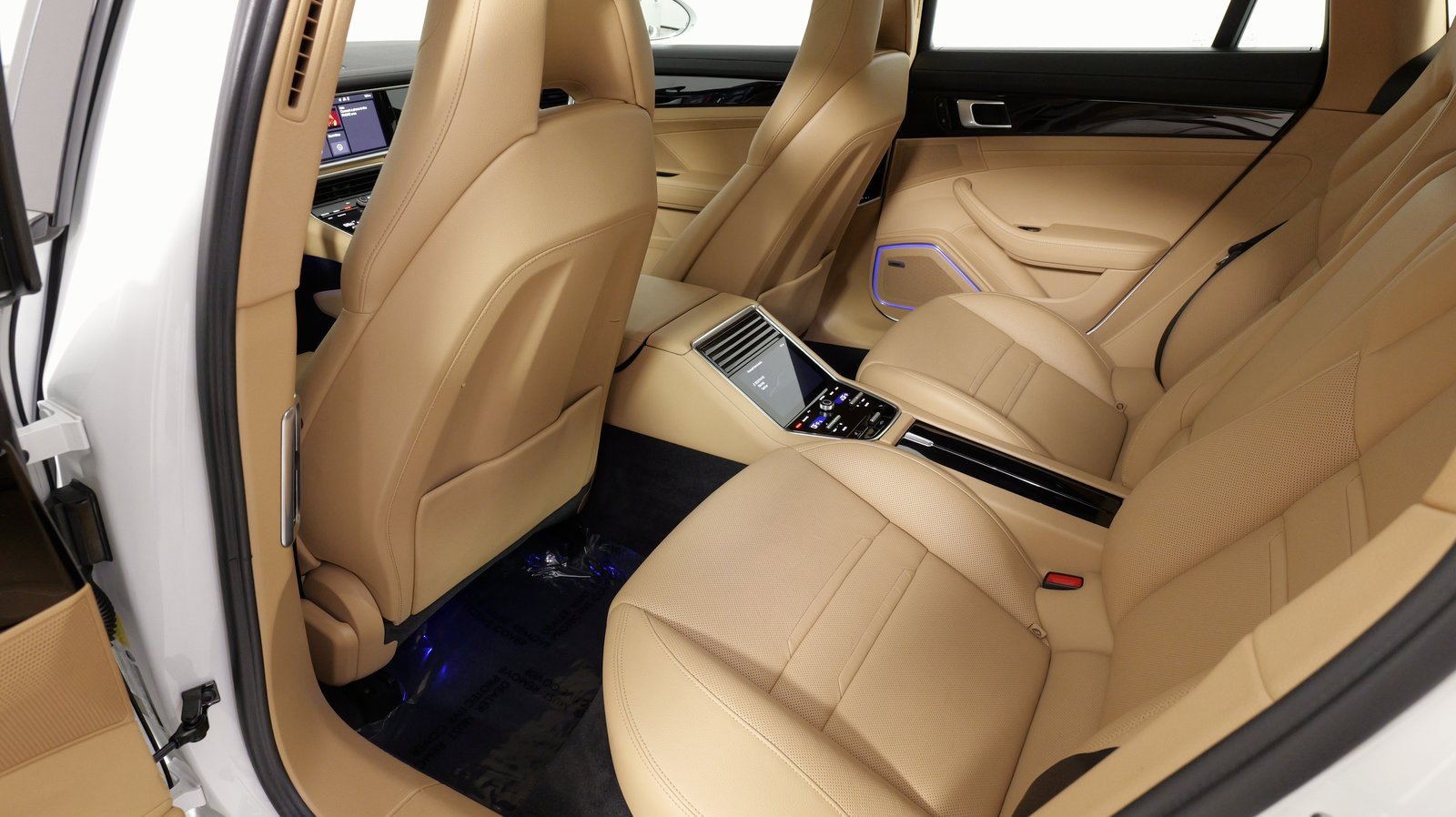 Used 2021 Porsche Panamera 4 image 35