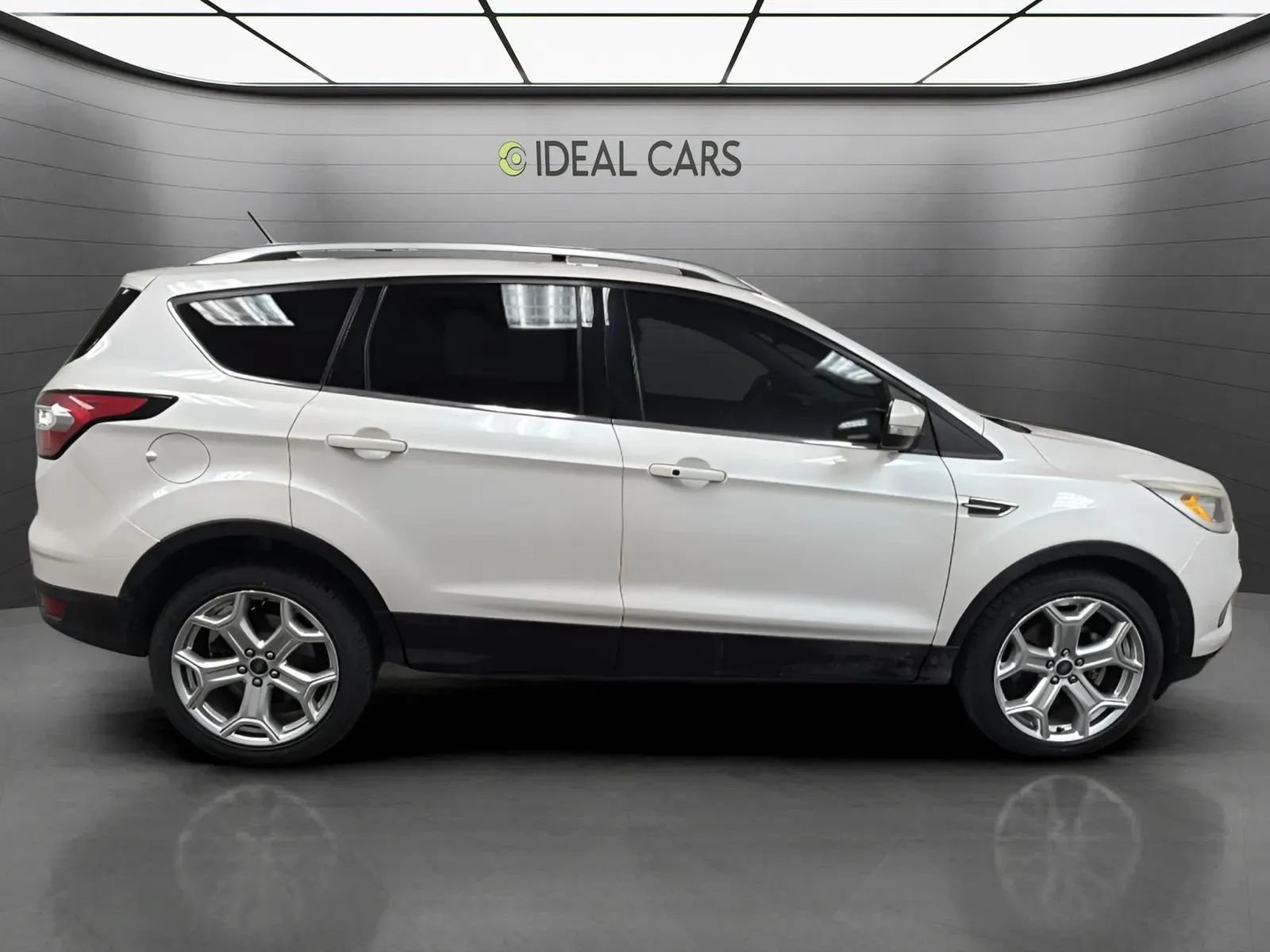 Used 2018 Ford Escape Titanium w/ Ford Safe & Smart Package AWD/4WD image 4