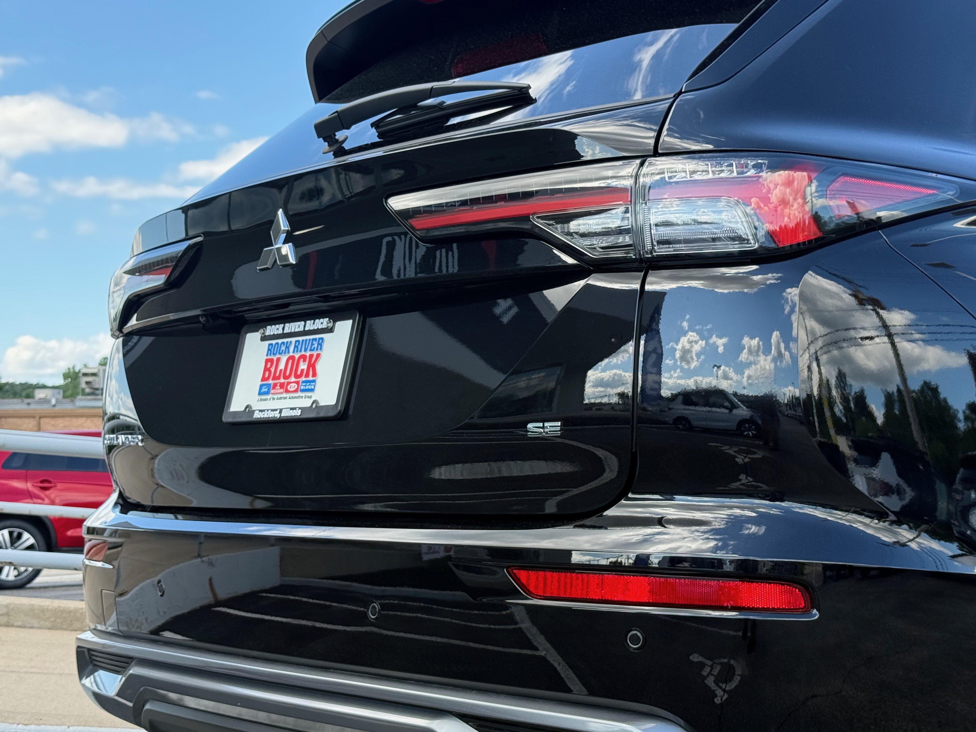 New 2026 Mitsubishi Outlander SE FWD image 16