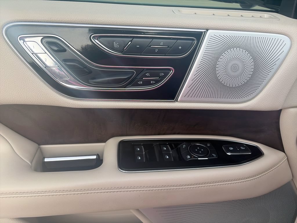 Used 2020 Lincoln Navigator Reserve w/ Equipment Group 208A Reserve AWD/4WD image 24