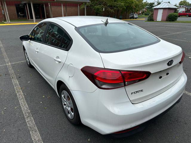 Used 2018 Kia Forte LX image 3
