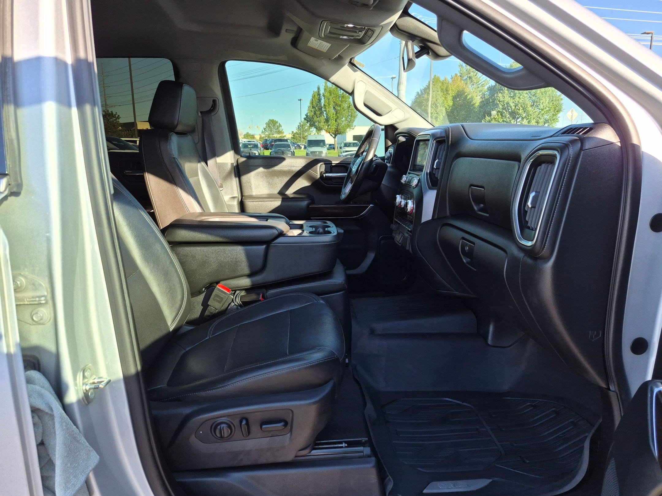 Used 2019 GMC Sierra 1500 SLT w/ Driver Alert Package I AWD/4WD image 32