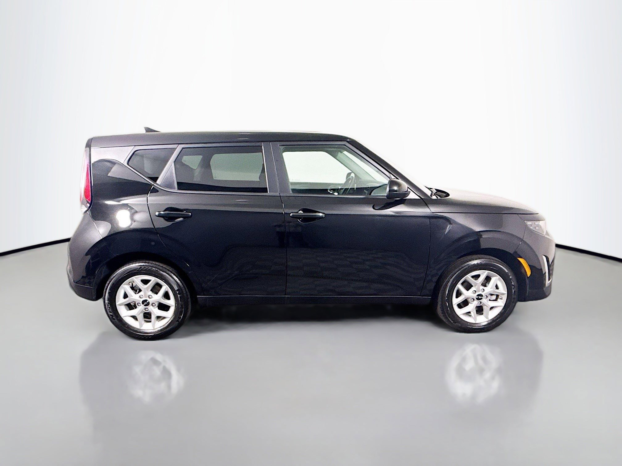 Used 2025 Kia Soul LX w/ LX Technology Package image 11