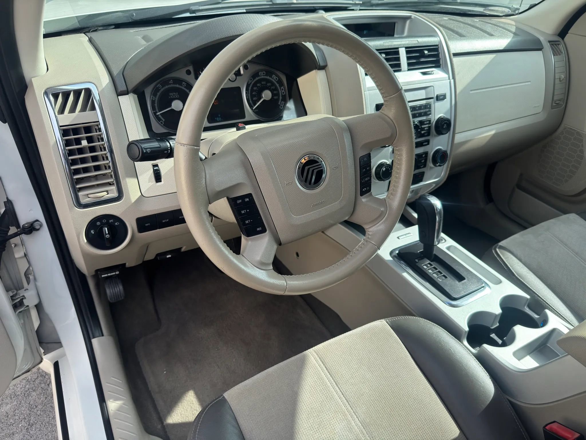 Used 2009 Mercury Mariner Premier FWD image 3