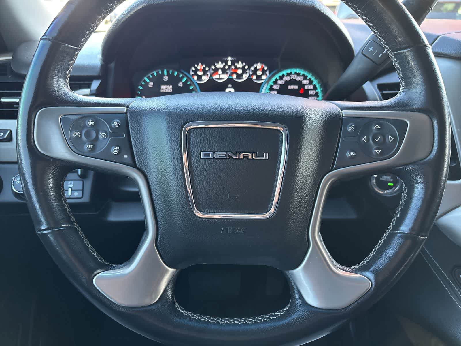 Used 2020 GMC Yukon XL Denali w/ Denali Premium Package AWD/4WD image 11