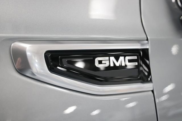Used 2024 GMC Yukon XL Denali AWD/4WD image 8
