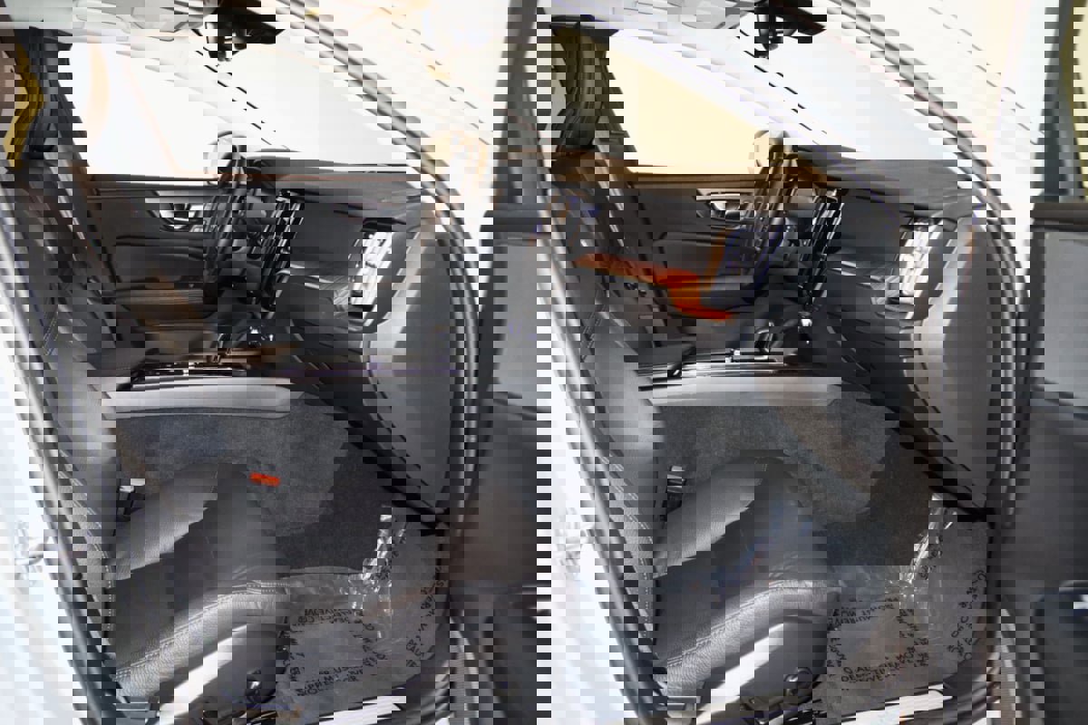 Used 2025 Volvo V60 B5 Cross Country Plus image 50