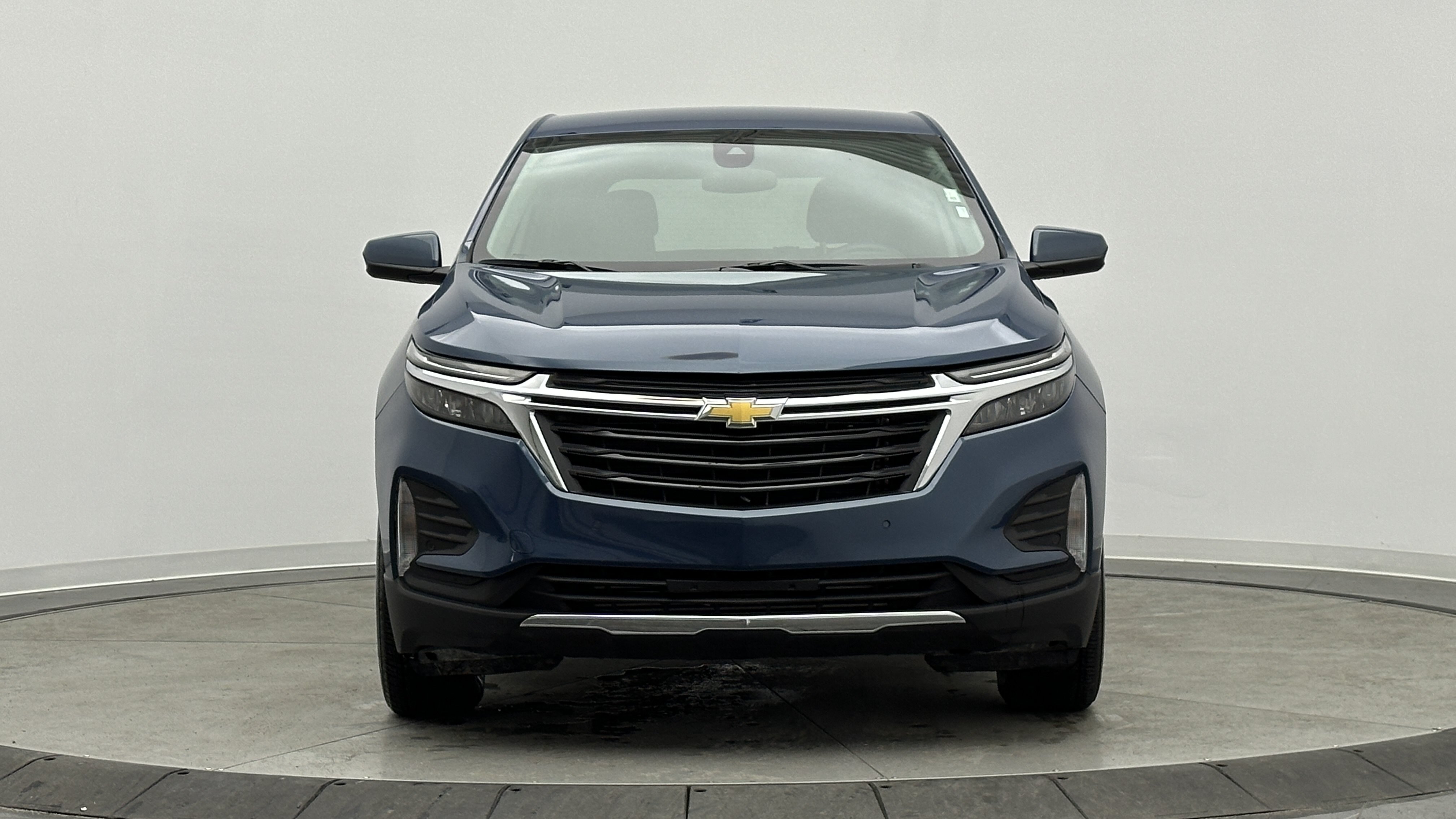 Used 2024 Chevrolet Equinox LT AWD/4WD image 2