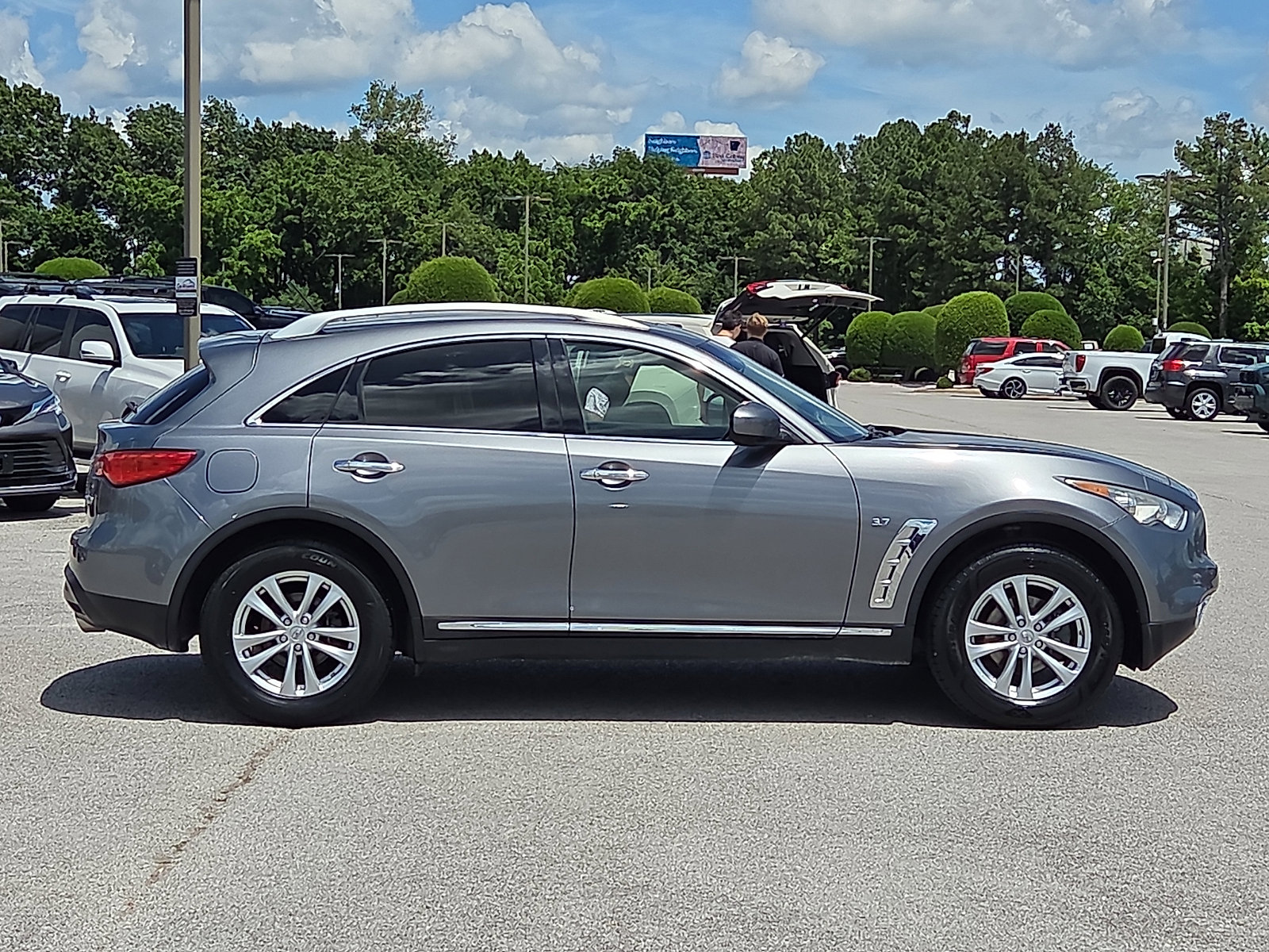 Used 2017 INFINITI QX70 AWD w/ Premium Package image 6