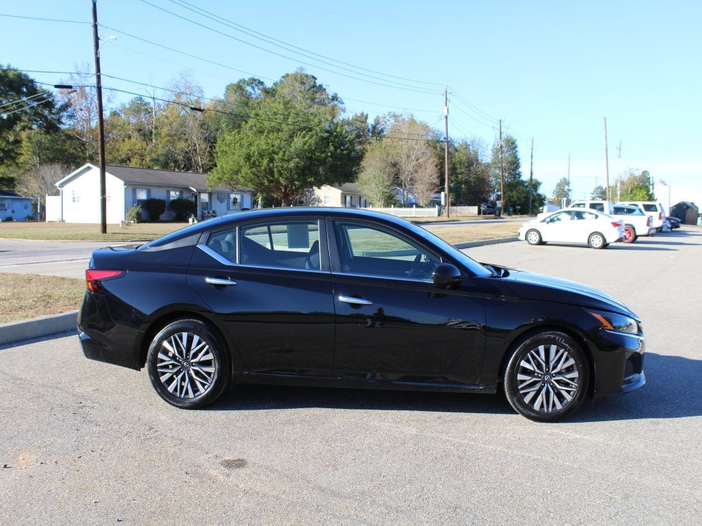 Used 2024 Nissan Altima 2.5 SV image 10